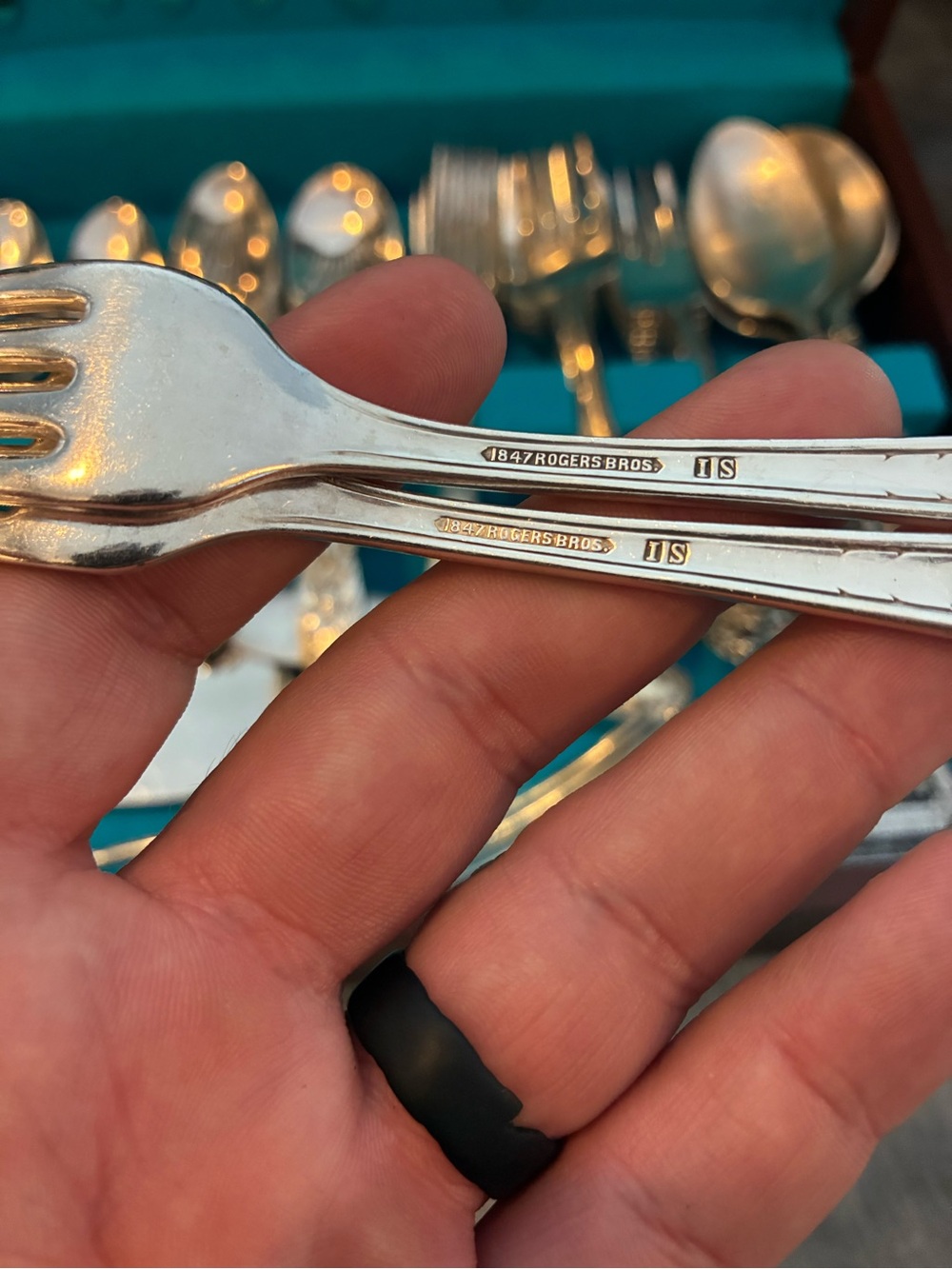 The product is a set of 1847 Rogers Bros silverware containing 61 pieces, - Picture 6 of 9